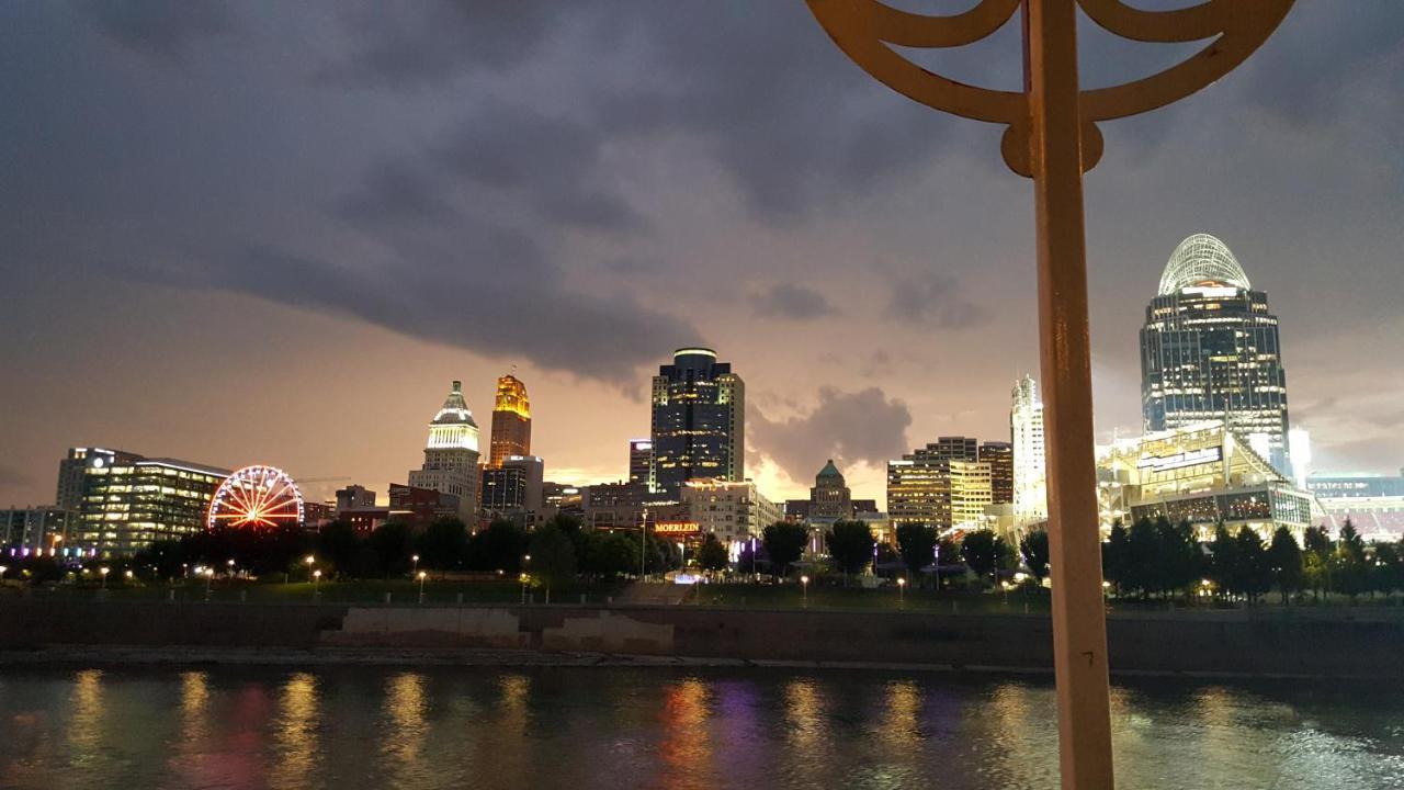 Holiday Inn Express & Suites Cincinnati Riverfront By Ihg Ковингтон Экстерьер фото